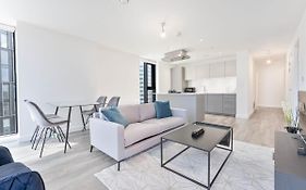 Stunning Modern 2 Bed Apartment In Birmingham